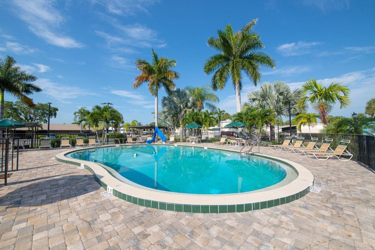 Groves Rv Resort Harlem Heights Exterior foto